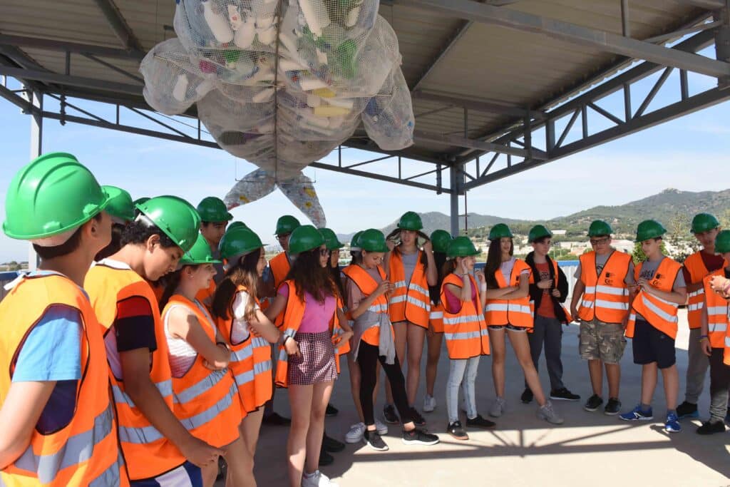 Imatge d'arxiu d'una visita escolar a la Planta de Tractament de Residus del Maresme / Marga Cruz
